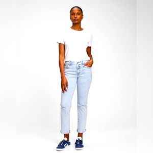 Gap Mid Rise Girlfriend Jeans with Washwell. Light Wash. Raw Hem. Size 10 Tall